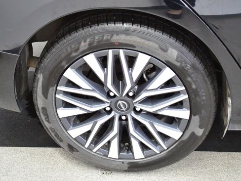 Used 2025 Nissan Altima 2.5 SV FWD image 34