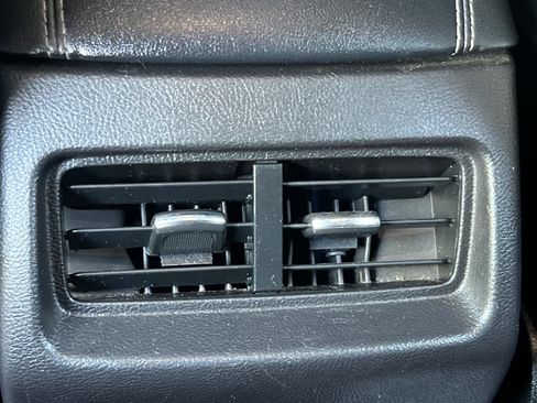Used 2018 Ford Edge Titanium FWD image 14