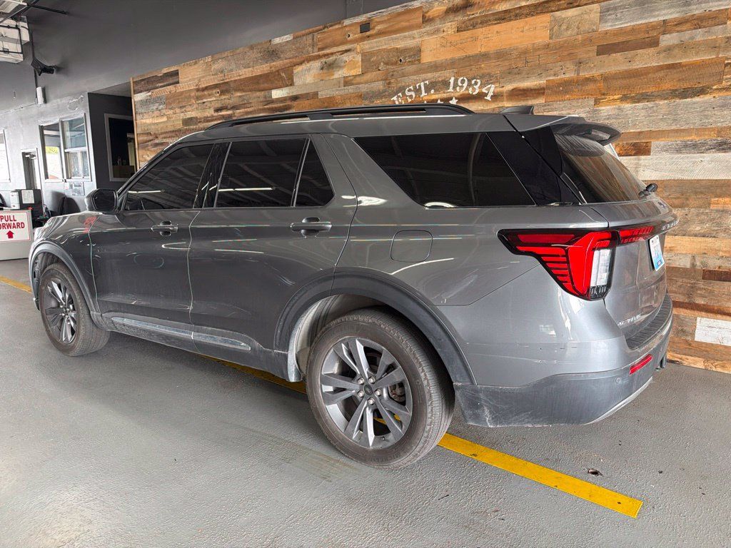 Used 2025 Ford Explorer Active w/ Active Comfort Package AWD/4WD image 6