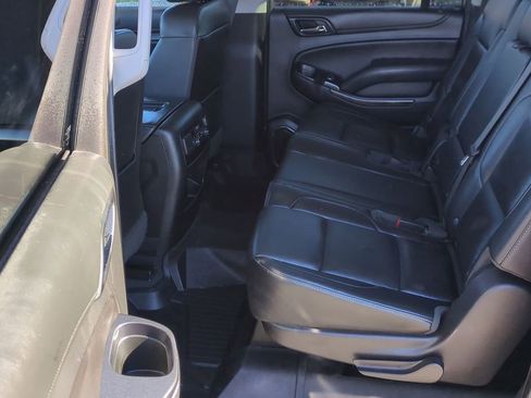 Used 2020 Chevrolet Suburban LT image 20