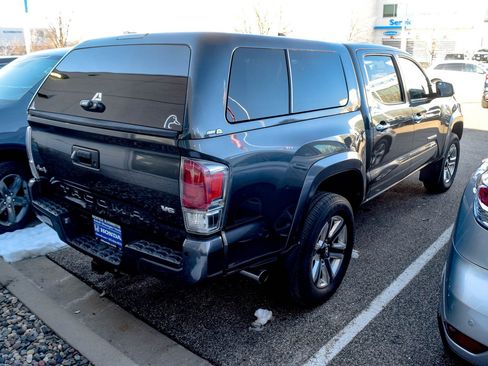 Used 2017 Toyota Tacoma Limited w/ Tow Package image 3
