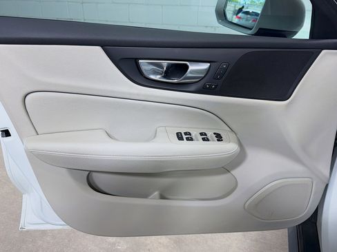 Used 2020 Volvo V60 T5 Cross Country image 21