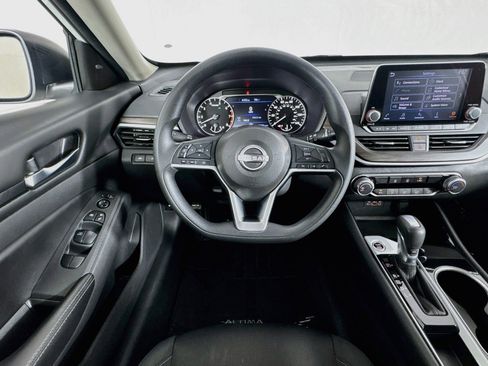Used 2024 Nissan Altima 2.5 SV FWD image 5