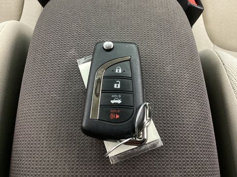 Used 2021 Toyota Corolla LE FWD image 39