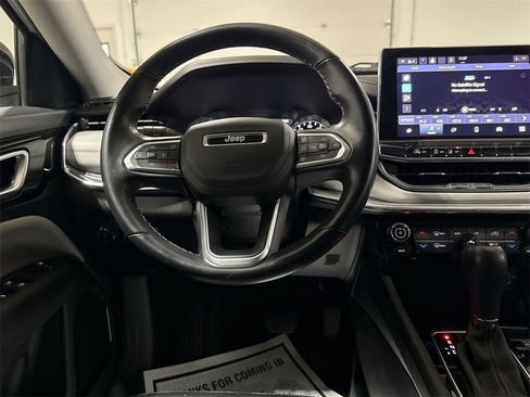 Used 2022 Jeep Compass Limited image 19