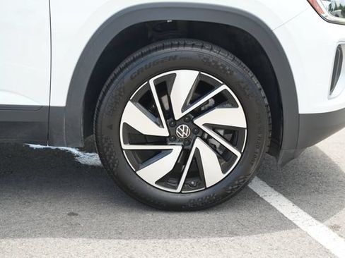 Used 2024 Volkswagen Atlas SE AWD/4WD image 44