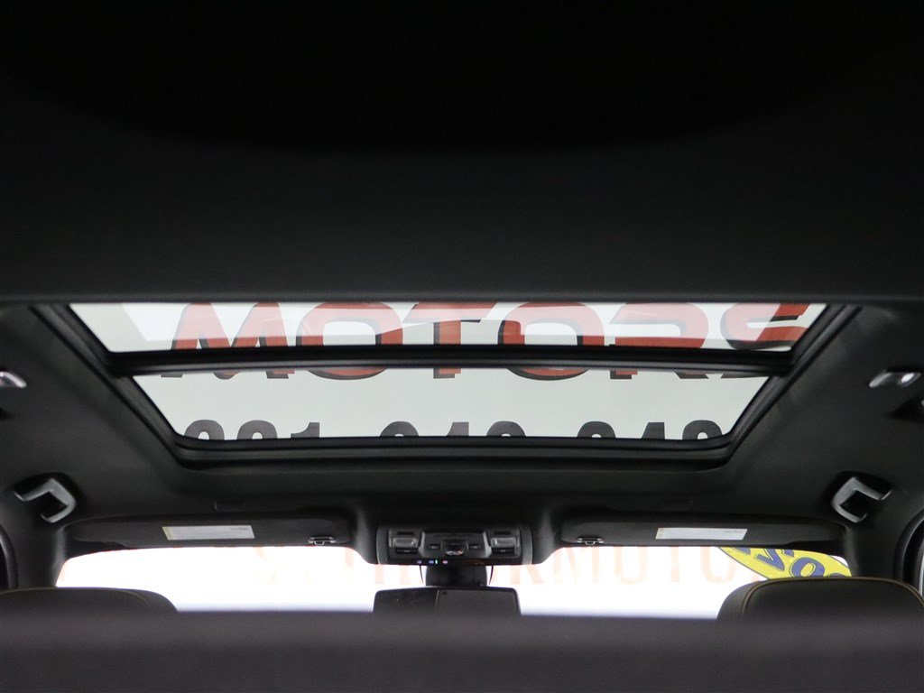 Used 2022 GMC Yukon AT4 AWD/4WD image 9
