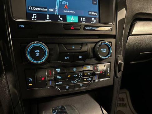 Used 2018 Ford Explorer XLT w/ Equipment Group 202A AWD/4WD image 25