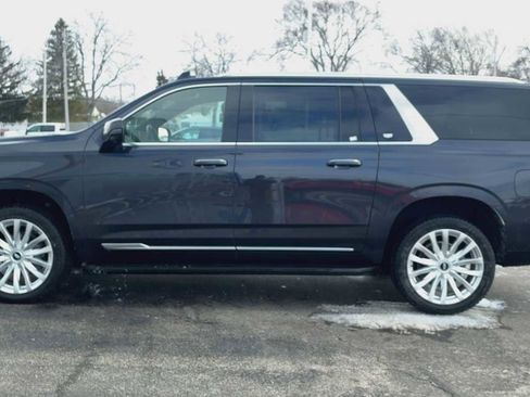 Certified 2024 Cadillac Escalade ESV Luxury image 5