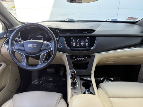 Used 2018 Cadillac XT5 FWD image 18