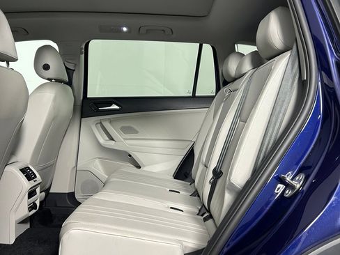 Used 2024 Volkswagen Tiguan SE w/ Panoramic Sunroof Package AWD/4WD image 16