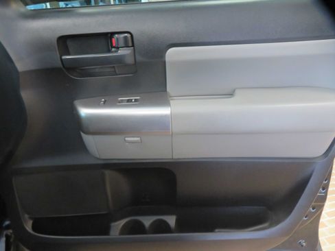 Used 2019 Toyota Sequoia SR5 AWD/4WD image 26