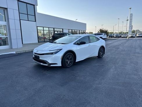 Used 2024 Toyota Prius Prime FWD image 2
