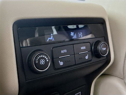 Used 2021 GMC Acadia Denali w/ Denali Ultimate Package image 28