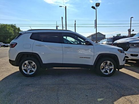 Used 2024 Jeep Compass Latitude AWD/4WD image 3