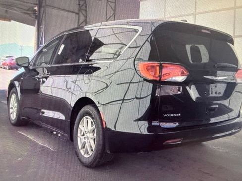 Used 2024 Chrysler Voyager LX FWD image 10