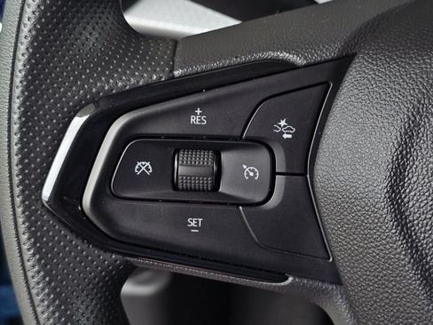 Used 2025 Chevrolet Trax LT FWD image 21
