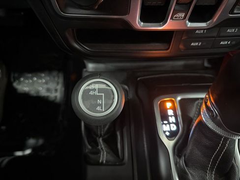 Used 2018 Jeep Wrangler Unlimited Sahara image 29