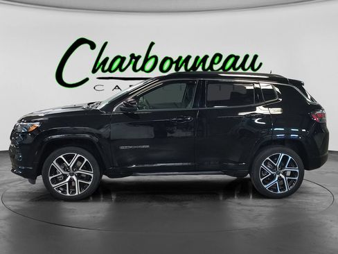 Used 2025 Jeep Compass Limited w/ Elite Group AWD/4WD image 2
