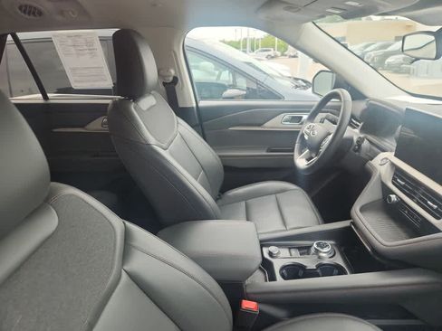 Used 2025 Ford Explorer Active w/ Active Comfort Package AWD/4WD image 11