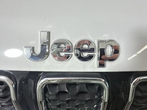 Used 2023 Jeep Compass Limited AWD/4WD image 9