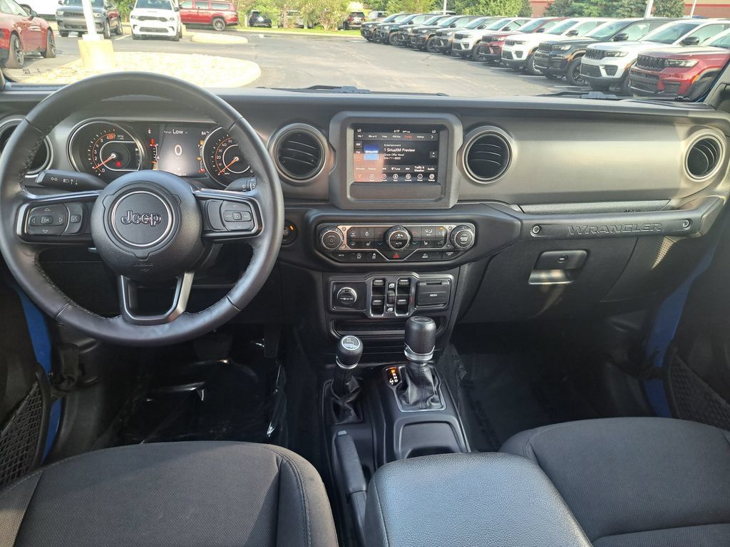 Used 2023 Jeep Wrangler Unlimited Sport AWD/4WD image 11