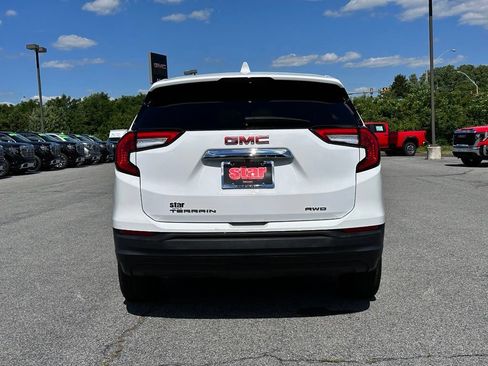 Used 2023 GMC Terrain SLE AWD/4WD image 9