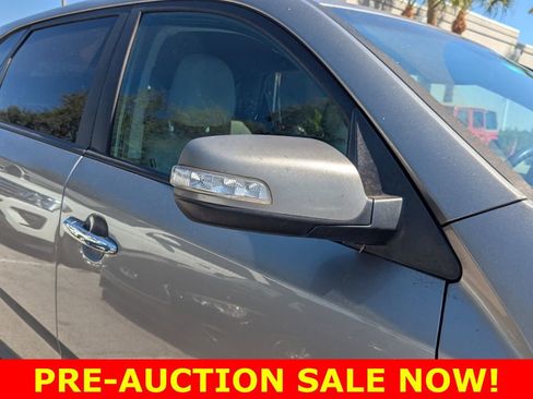 Used 2011 Kia Sorento LX image 20