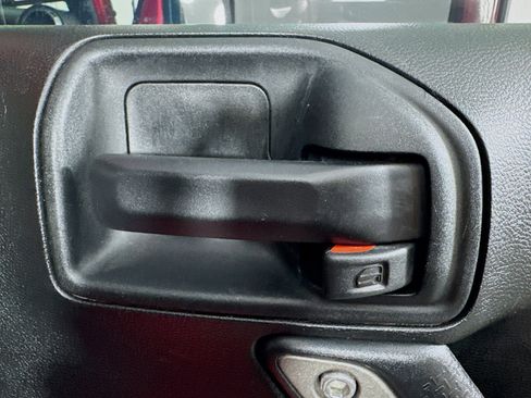 Used 2018 Jeep Wrangler Unlimited Sport w/ Connectivity Group image 28