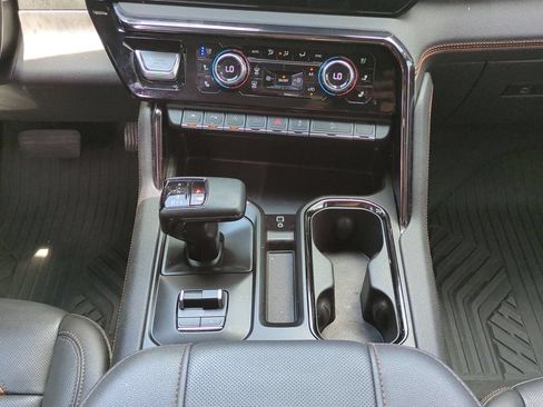 Used 2023 GMC Sierra 1500 AT4 w/ AT4 Premium Package AWD/4WD image 19