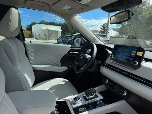 New 2025 Mitsubishi Outlander SEL image 30