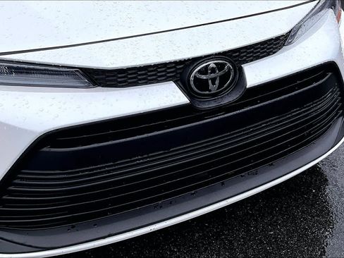 Used 2025 Toyota Corolla LE image 28