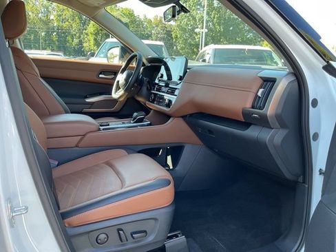 Used 2025 Nissan Pathfinder Platinum AWD/4WD image 21