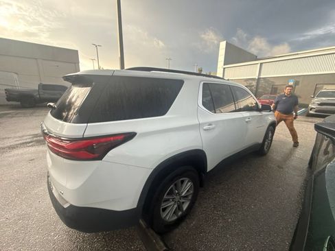 Used 2023 Chevrolet Traverse LT FWD image 6