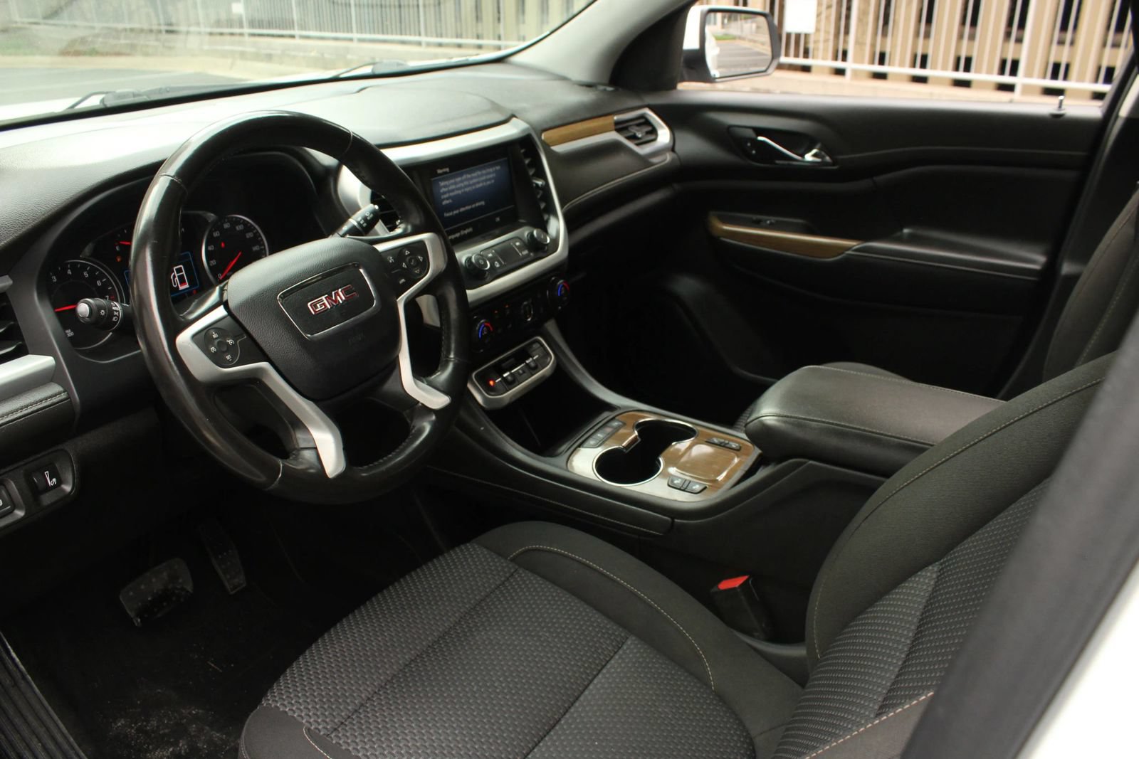 Used 2020 GMC Acadia SLE w/ Driver Convenience Package FWD image 13