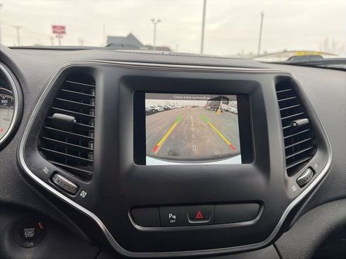 Used 2020 Jeep Cherokee Latitude Plus image 20