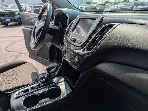 Used 2022 Chevrolet Equinox LT FWD image 22