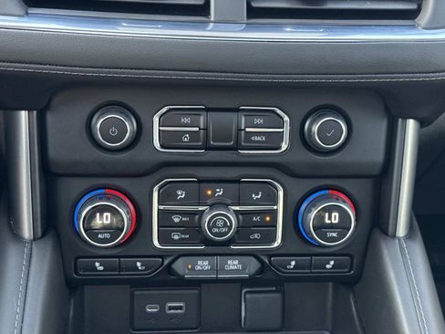 Used 2023 Chevrolet Suburban Z71 image 6