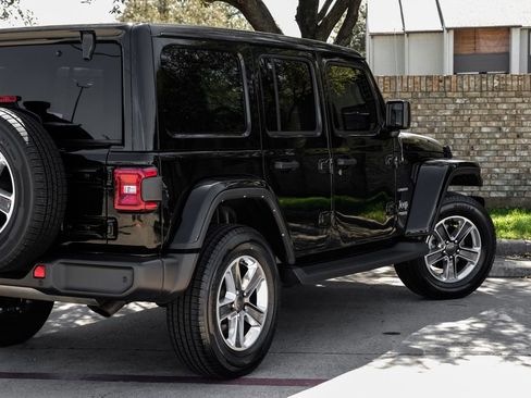 Used 2022 Jeep Wrangler Unlimited Sahara w/ Cold Weather Group image 18