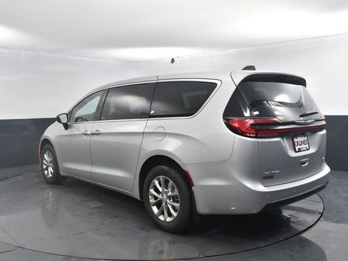 New 2026 Chrysler Pacifica Select image 7