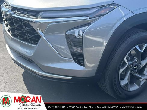 Certified 2025 Chevrolet Trax LT w/ Driver Confidence Package FWD image 10