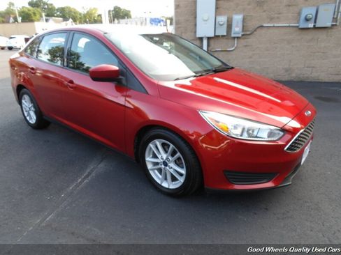 Used 2018 Ford Focus SE FWD image 3
