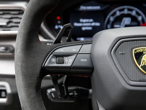 Used 2023 Lamborghini Urus Performante image 32
