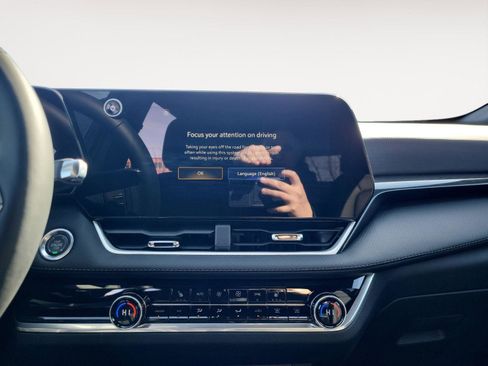 New 2026 Chevrolet Equinox LT w/ Convenience Package II image 14