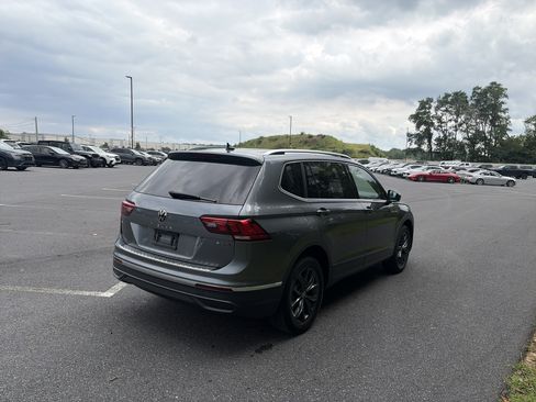 Used 2023 Volkswagen Tiguan SE AWD/4WD image 5