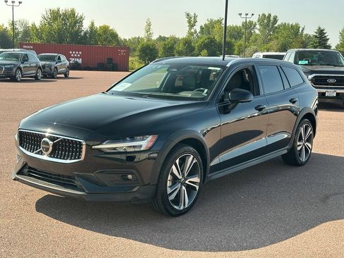 Used 2025 Volvo V60 B5 Cross Country Plus AWD/4WD image 4