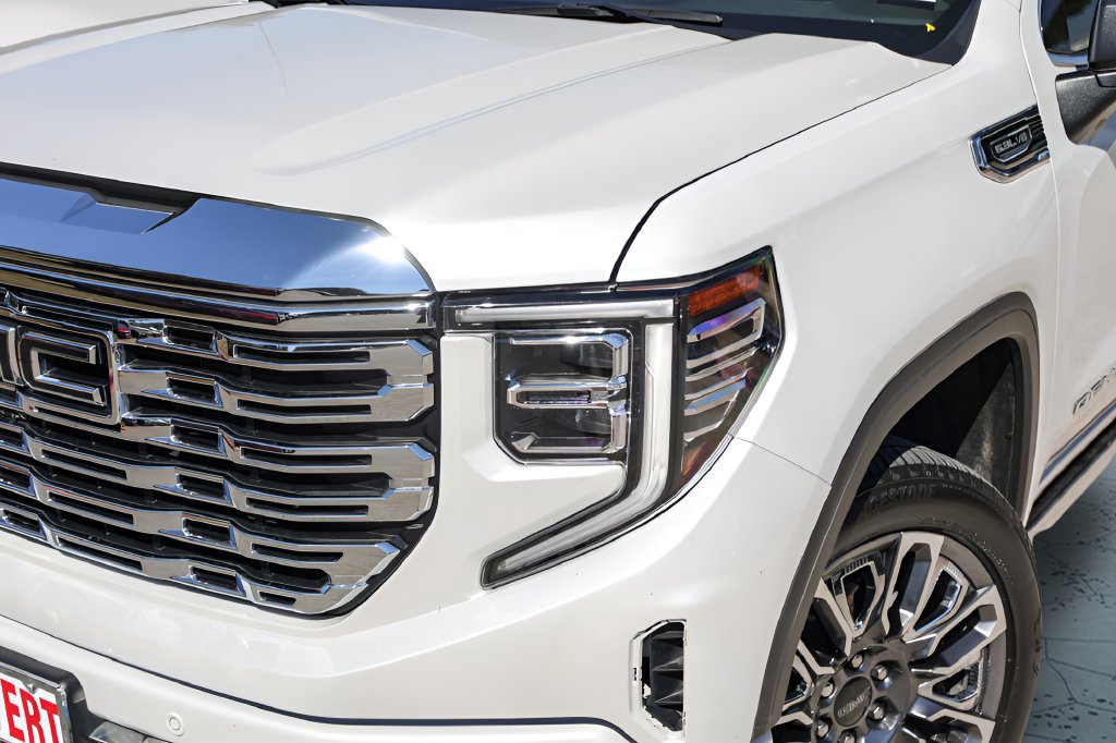 Used 2024 GMC Sierra 1500 Denali w/ Denali Reserve Package AWD/4WD image 2