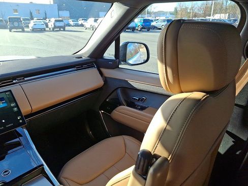Used 2025 Land Rover Range Rover Sport SE AWD/4WD image 11
