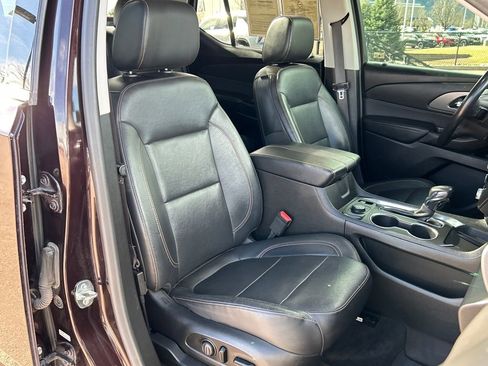 Used 2021 Chevrolet Traverse Premier image 19