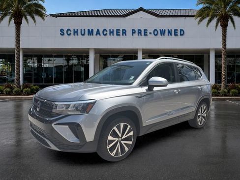 Used 2024 Volkswagen Taos SE FWD image 3